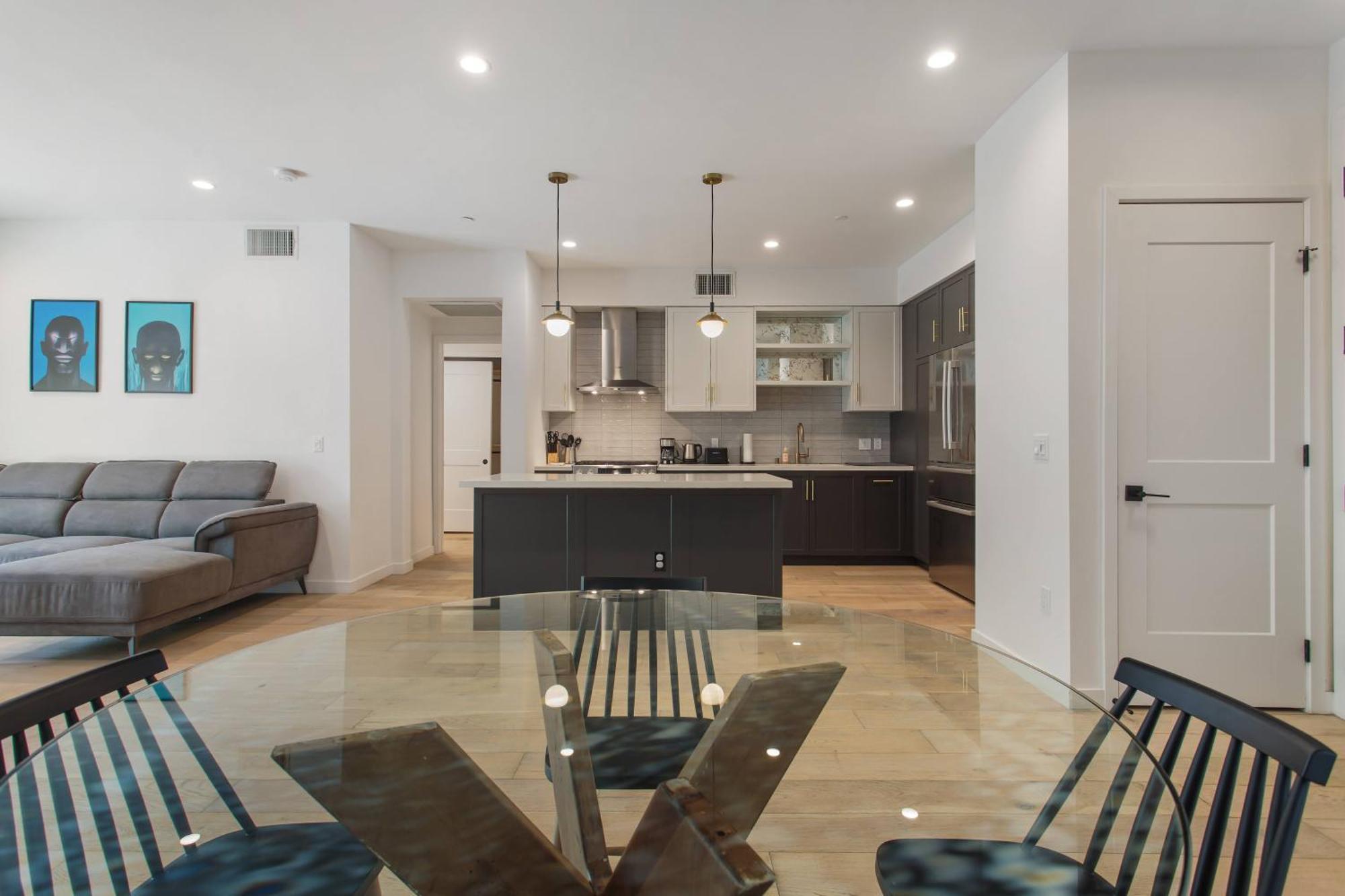 Compass Luxury Living Hotel a capsule Los Angeles