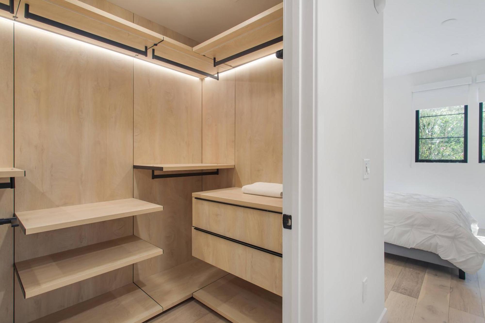 Hotel a capsule Compass Luxury Living